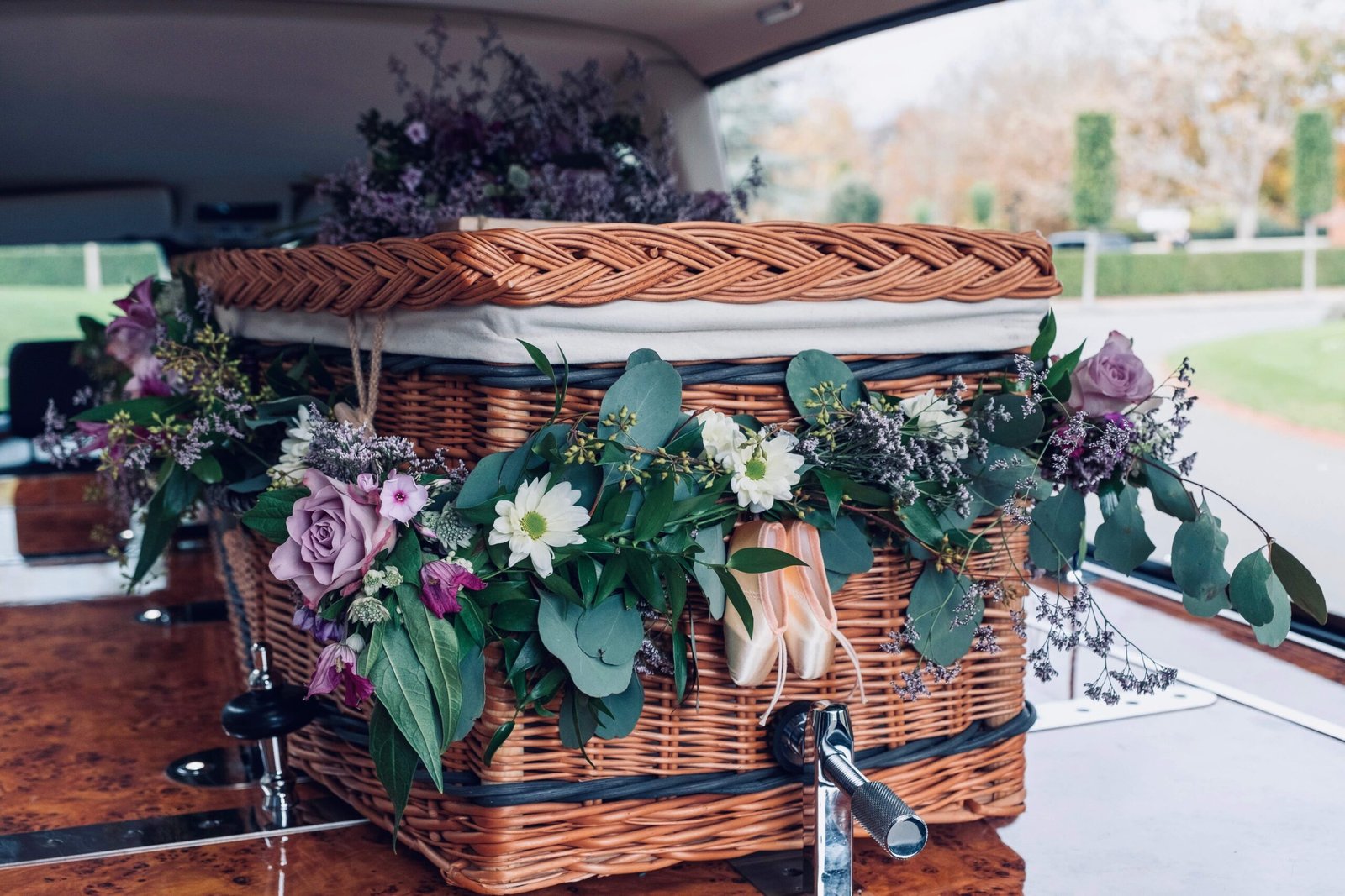 Wicker coffin